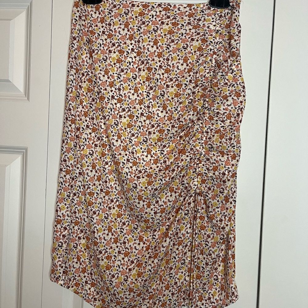 NWT SIENNA SKY FALL FLORAL SKIRT SIZE SMALL *Perfect for fall!* - Picture 2 of 9